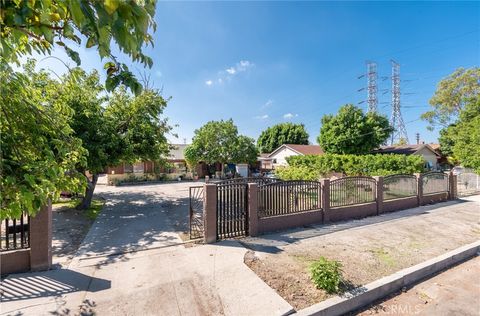 Photo of 9205 Haddon Avenue, Sun Valley, CA 91352 (MLS # GD25240716) Photo of 9205 Haddon Avenue, Sun Valley, CA 91352 (MLS # GD25240716)
