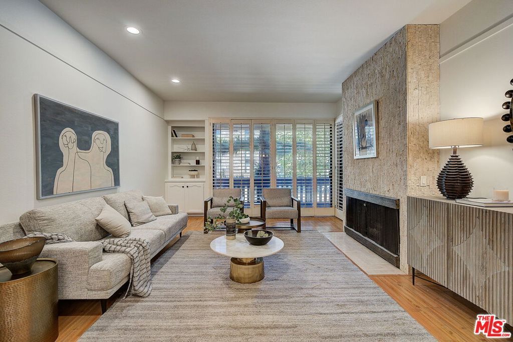 listing image 130723856436857636142
