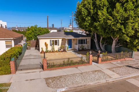 Photo of 11017 Tiara Street, North Hollywood, CA 91601 (MLS # 226000439)