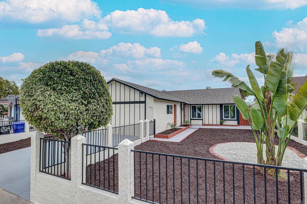 1320 Vinca Way