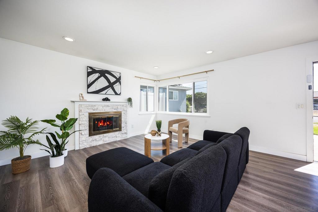 2434 Meadow Lark Dr