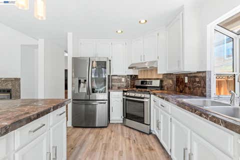 Photo of 1059 Bellflower St ST, Livermore, CA 94551 (MLS # 41143136)