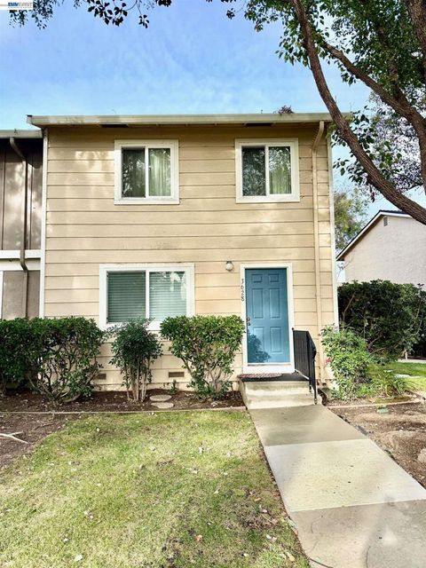 Photo of 3628 3628 Carrigan Cmn Cmn, Livermore, CA 94550 (MLS # 41125517)