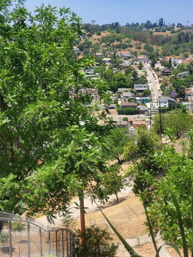 Land lot is situated in the El Sereno neighborhood of Los Angeles, offering a unique opportunity for development. great The property is located on a gentle to moderate hillside, proving panoramic views of surrounding area. With a moderate up-slope and easy access from nearby streets.
Conveniently close to major landmarks and institutions, including Downtown Los Angeles, Cal State LA, USC Medical Center, and Dodger Stadium