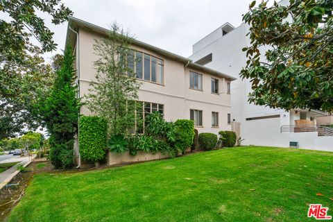 Photo of 10303 Ilona Avenue, Los Angeles, CA 90064 (MLS # 25596273) Photo of 10303 Ilona Avenue, Los Angeles, CA 90064 (MLS # 25596273)