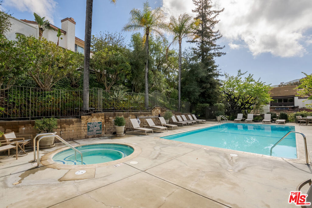 1612 Palisades Drive