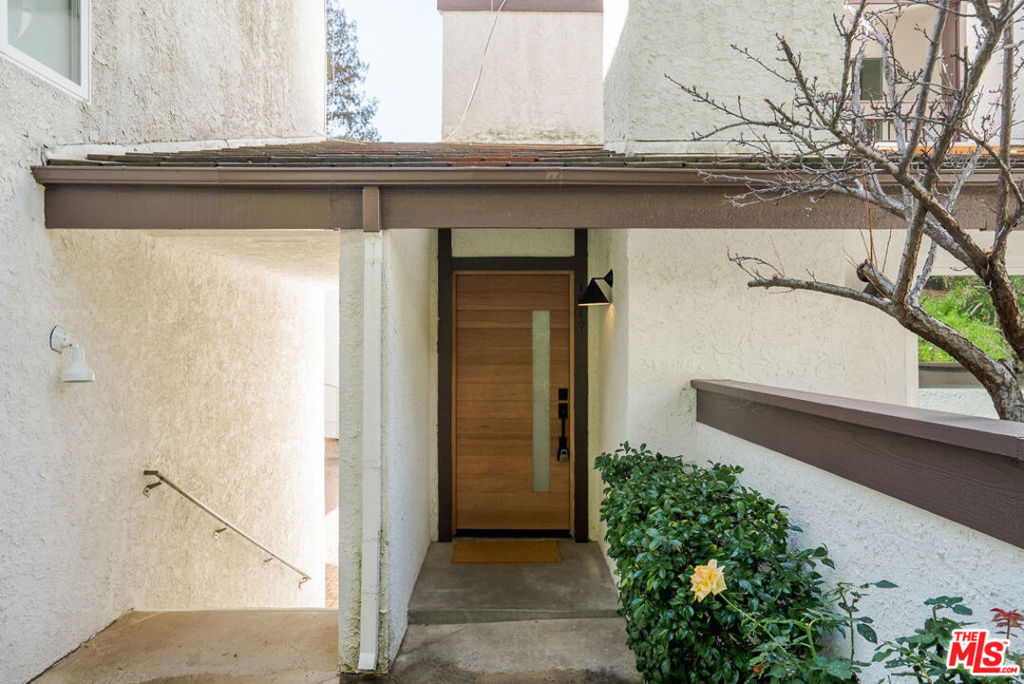 1612 Palisades Drive