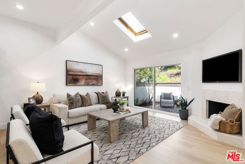 Photo of 1612 Palisades Drive, Pacific Palisades, CA 90272 (MLS # 26652103)