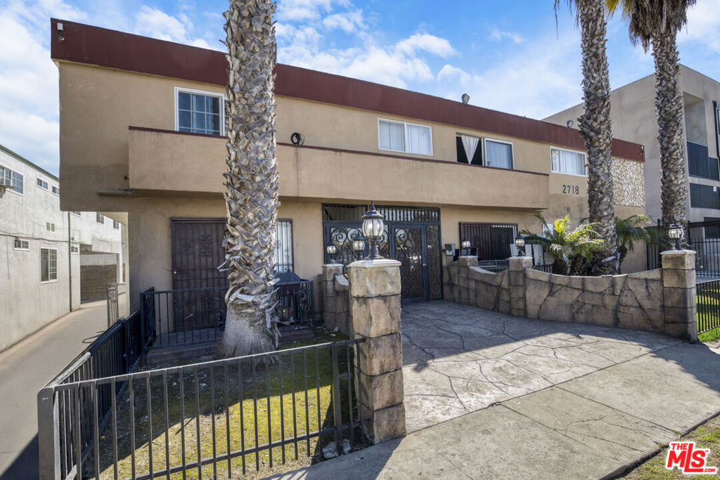 2718 S Cochran Avenue