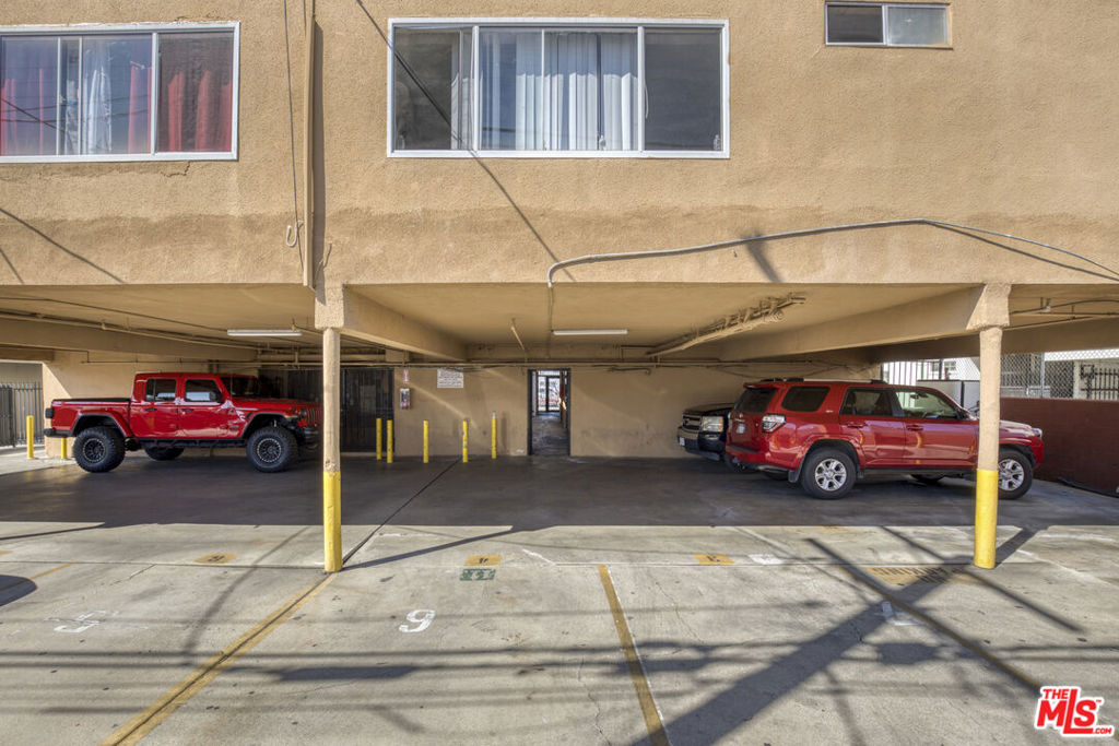 2718 S Cochran Avenue