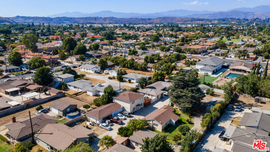 1261 W Fernleaf Avenue