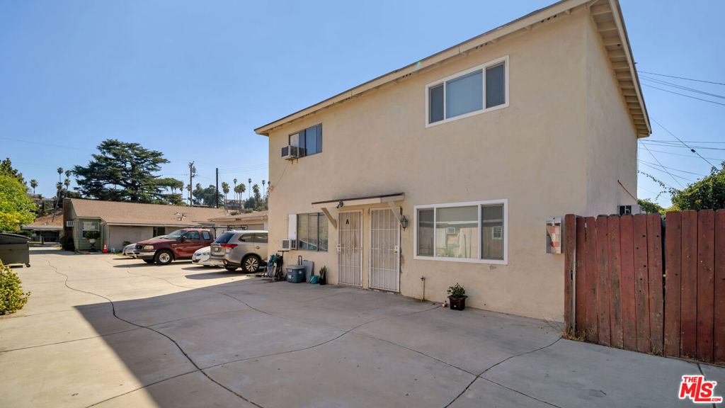 1261 W Fernleaf Avenue