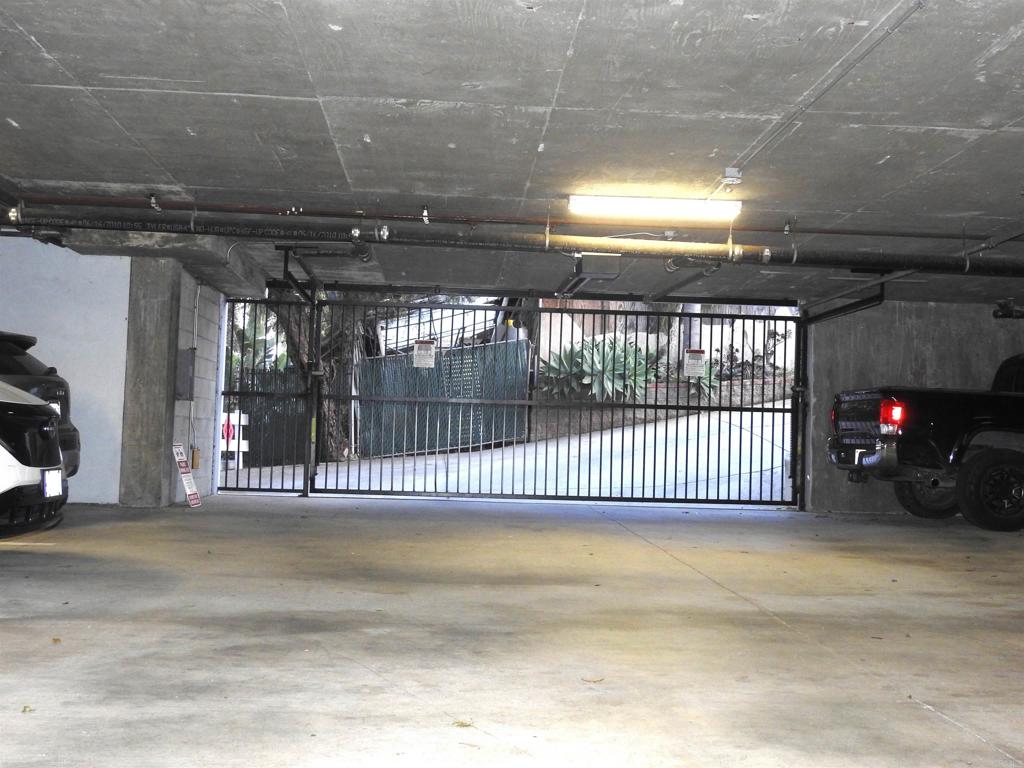 1441 Robinson Ave