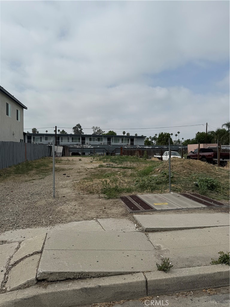 Great vacant lot near Downtown San Bernardino. Close to shopping centers, highway, and city/court offices. This is a great opportunity for any investor looking to build in the area either to sale or keep as a rental so don't let this chance pass you by. Buyers to do own due diligence with the City of San Bernardino in regard to what may be built last checked City would allow up to two units but seller does not guarantee this information.