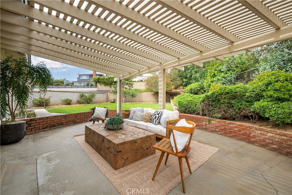 1135 Catalina Ave.
