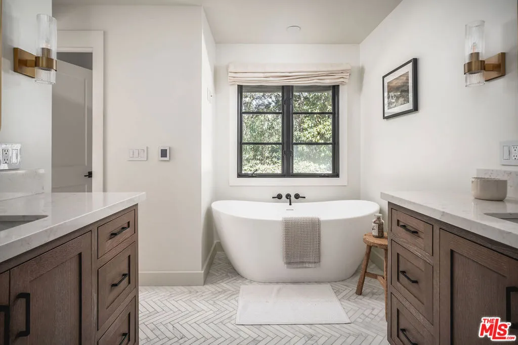 Santa Barbara, California 93108, United States, 3 Bedrooms Bedrooms, ,3 BathroomsBathrooms,Residential,Active,240987