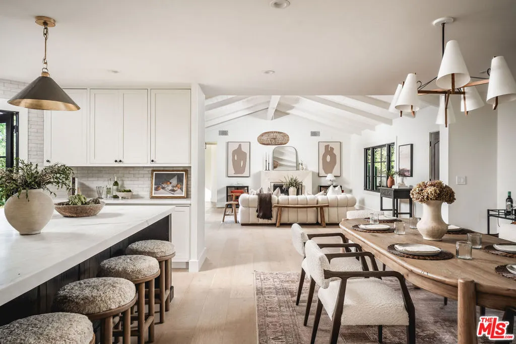 Santa Barbara, California 93108, United States, 3 Bedrooms Bedrooms, ,3 BathroomsBathrooms,Residential,Active,240987