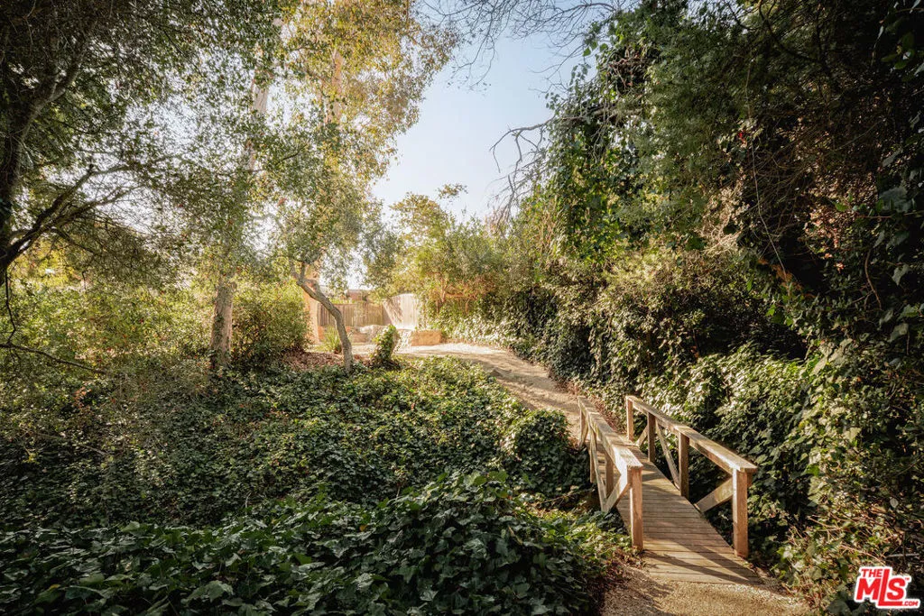 Santa Barbara, California 93108, United States, 3 Bedrooms Bedrooms, ,3 BathroomsBathrooms,Residential,Active,240987