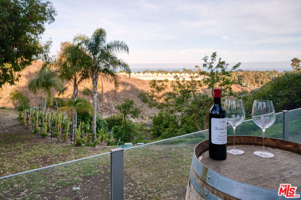 Photo of 28907 Wight Road, Malibu, CA 90265 (MLS # 25482607)