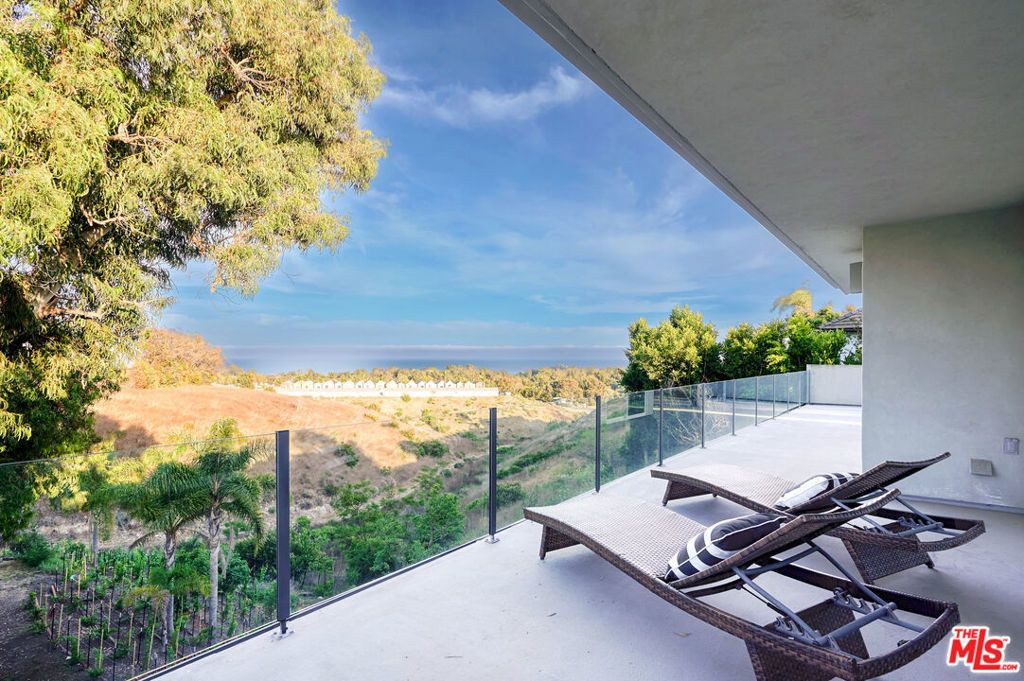 Photo of 28907 Wight Road, Malibu, CA 90265 (MLS # 25482607)