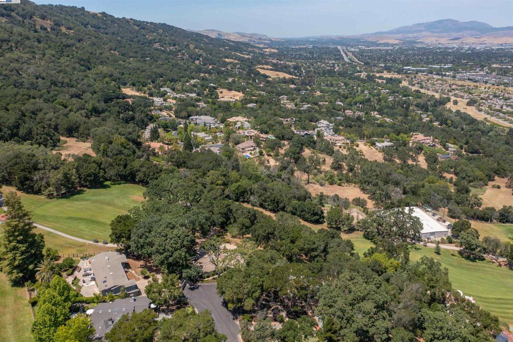 CASTLEWOOD - Residential