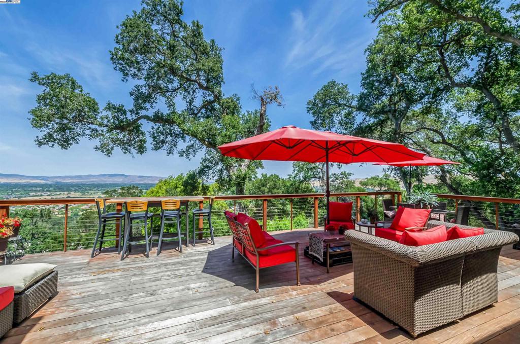 CASTLEWOOD - Residential