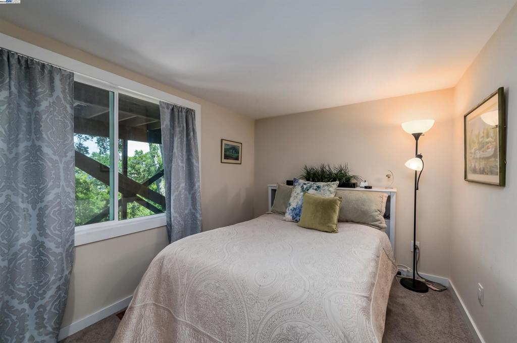 CASTLEWOOD - Residential