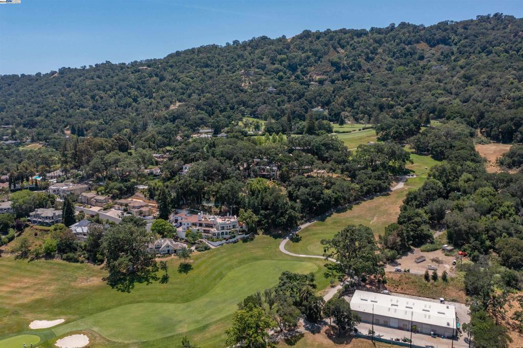 CASTLEWOOD - Residential