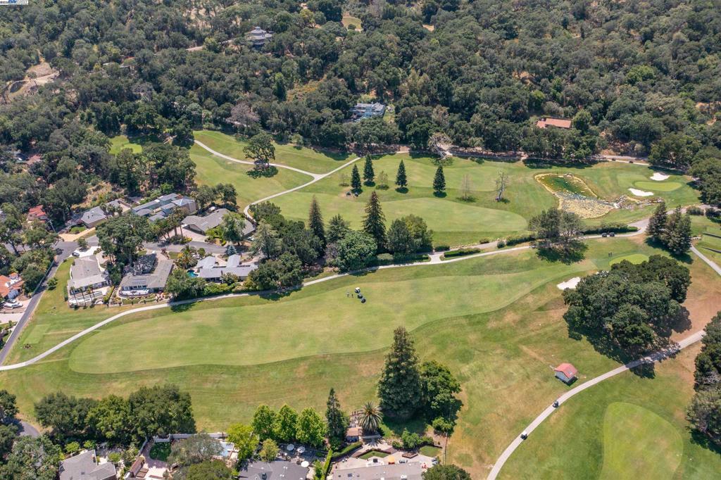 CASTLEWOOD - Residential