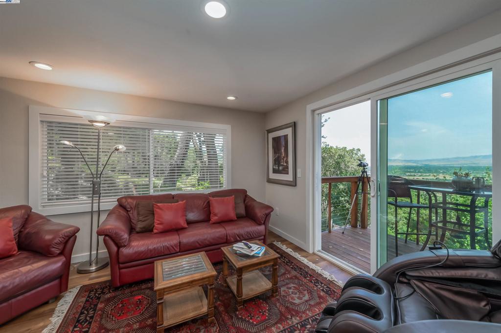 CASTLEWOOD - Residential