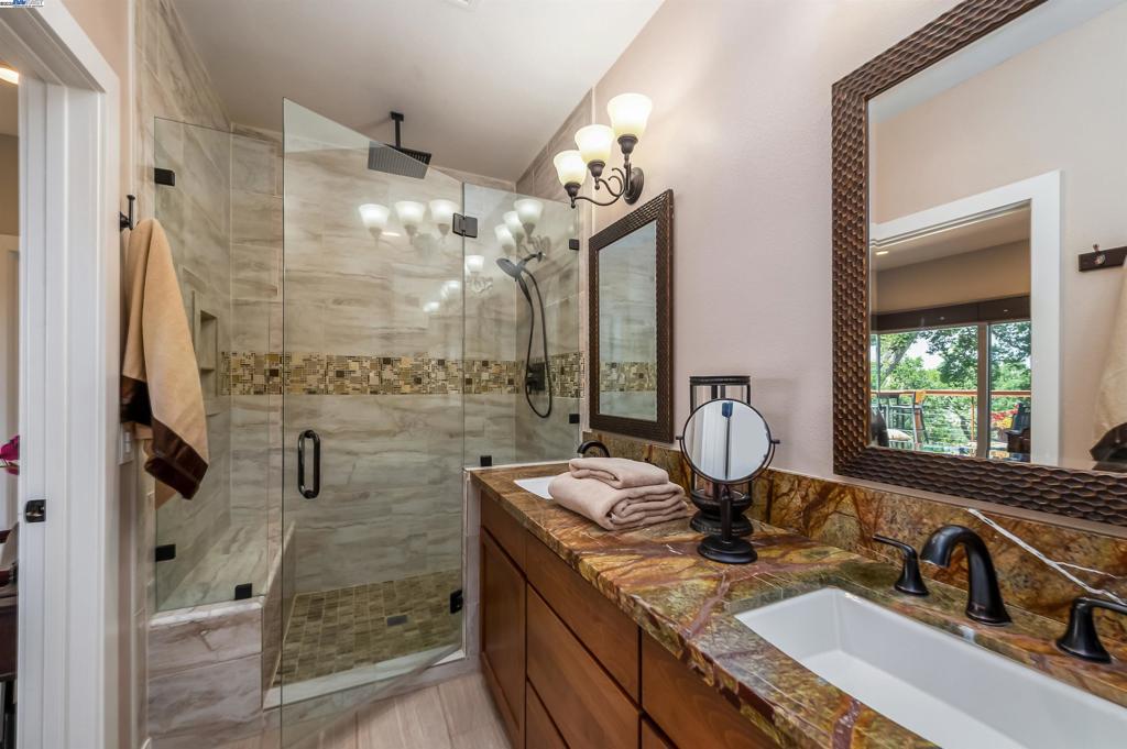 CASTLEWOOD - Residential