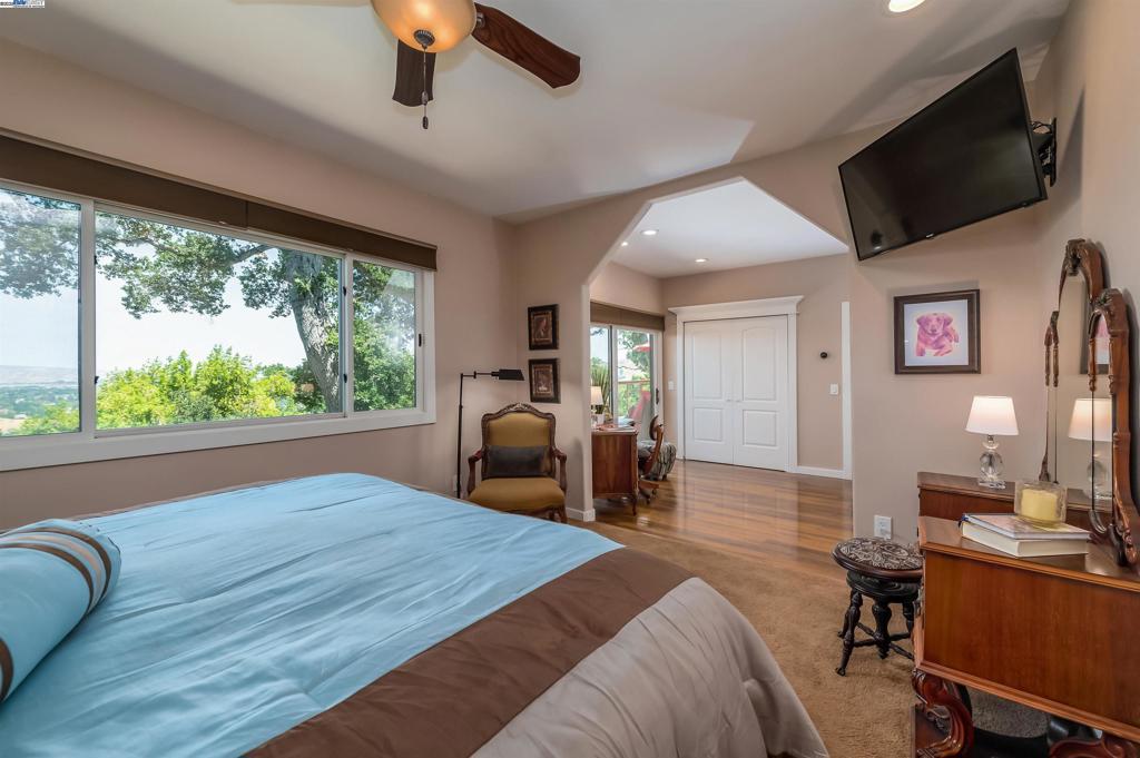 CASTLEWOOD - Residential