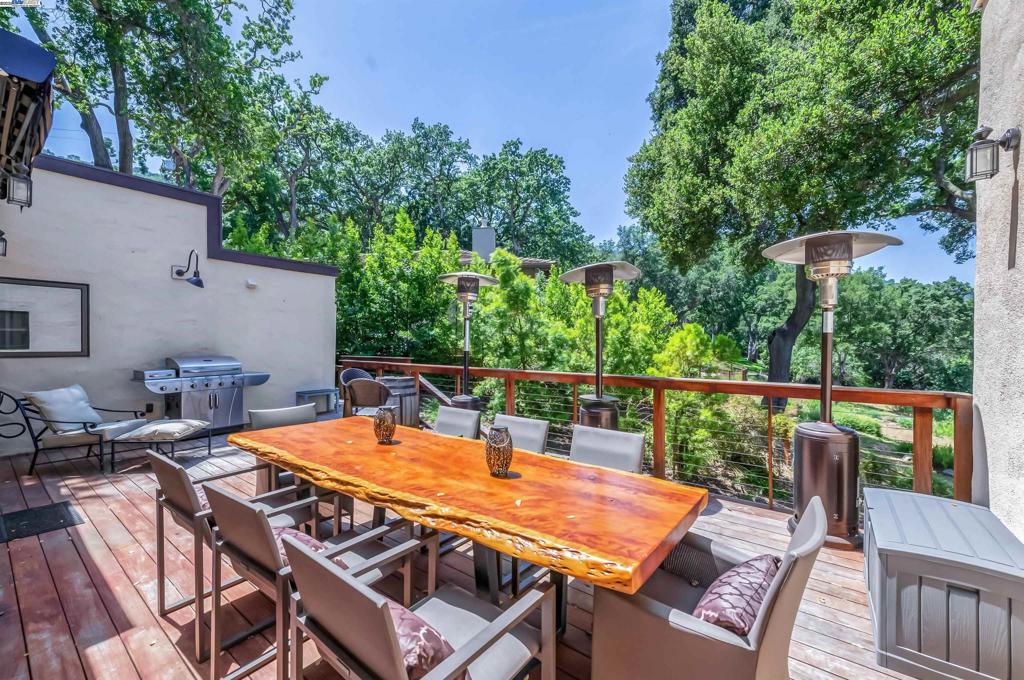 CASTLEWOOD - Residential