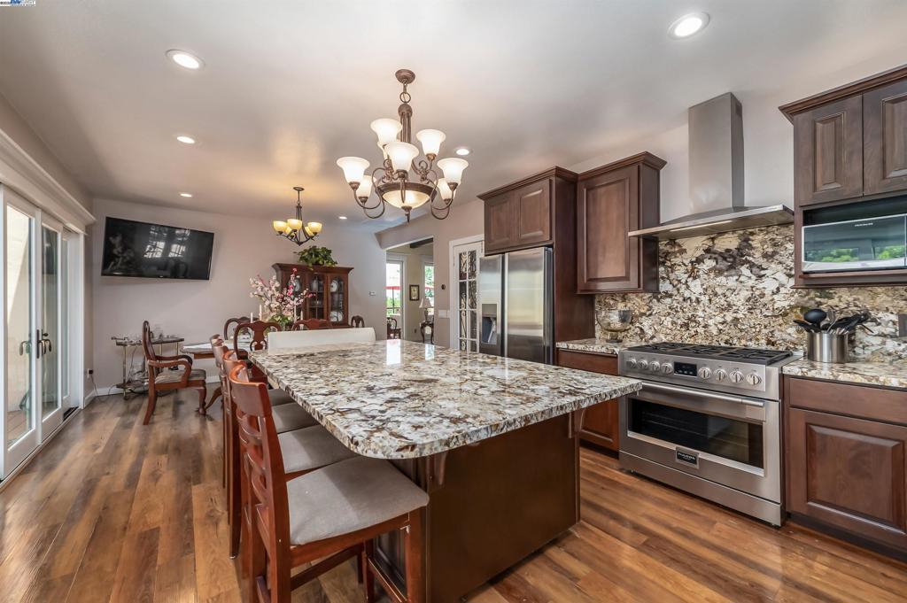 CASTLEWOOD - Residential