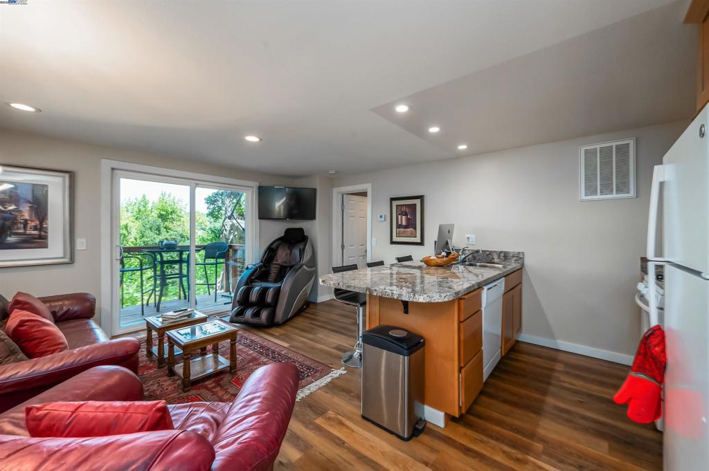 CASTLEWOOD - Residential