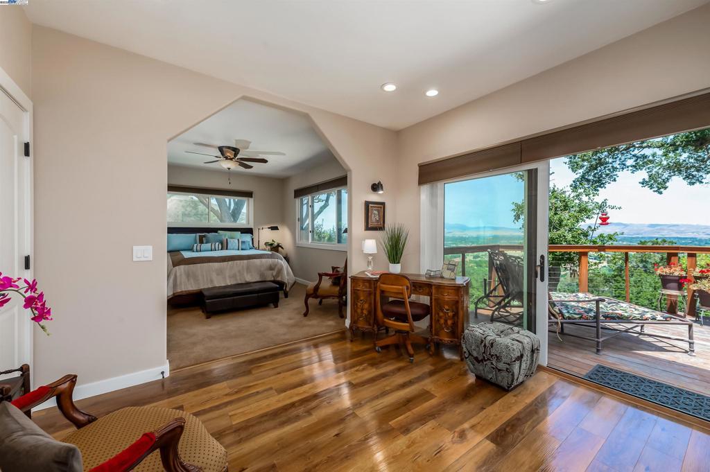 CASTLEWOOD - Residential