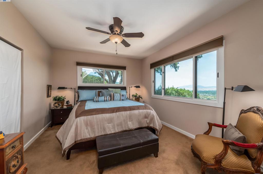 CASTLEWOOD - Residential