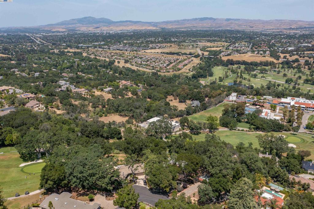 CASTLEWOOD - Residential
