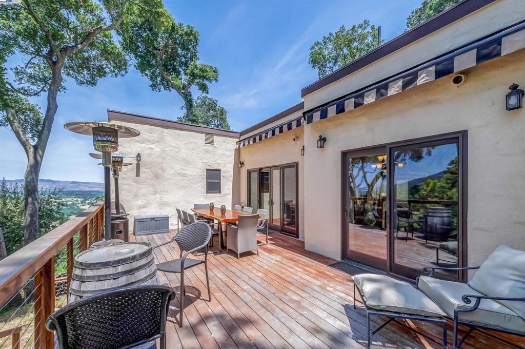 CASTLEWOOD - Residential
