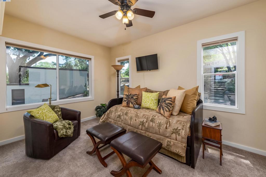 CASTLEWOOD - Residential