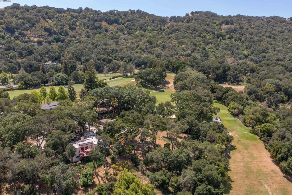 CASTLEWOOD - Residential