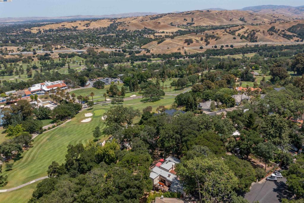 CASTLEWOOD - Residential
