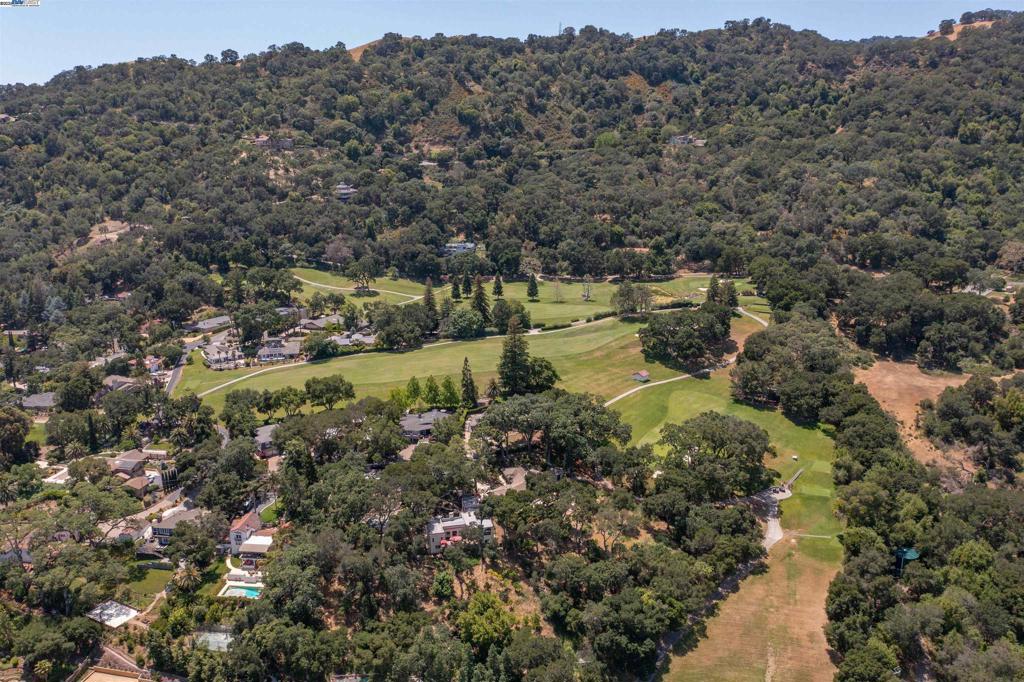 CASTLEWOOD - Residential