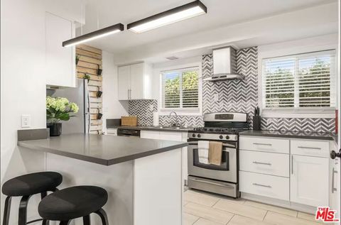 Tiny photo for 5700 Vanalden Avenue, Tarzana, CA 91356 (MLS # 26670247)