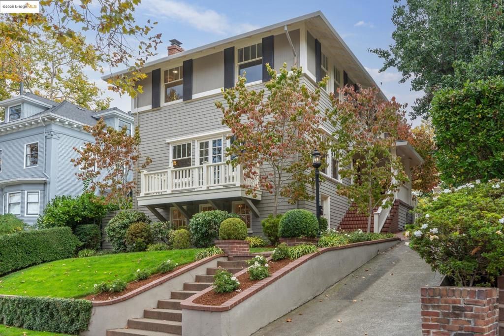 Photo of 108 Hillside Avenue Ave, Piedmont, CA 94611 (MLS # 41115427)