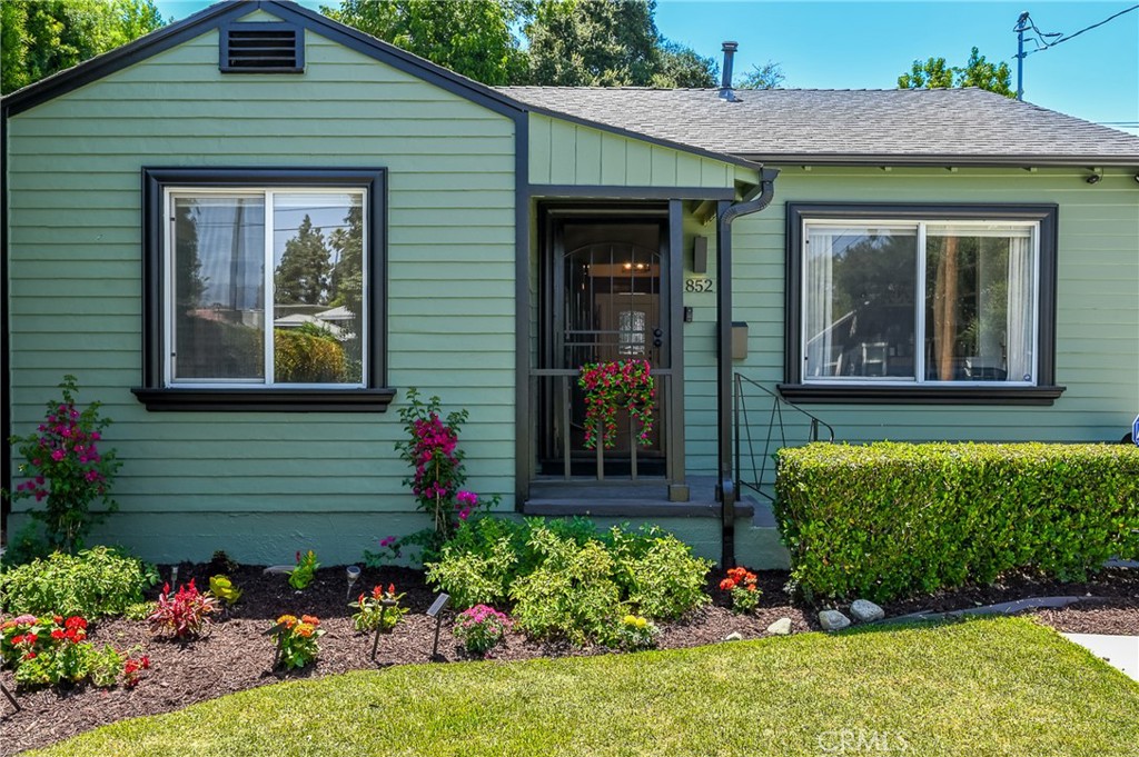 852 Chapman
