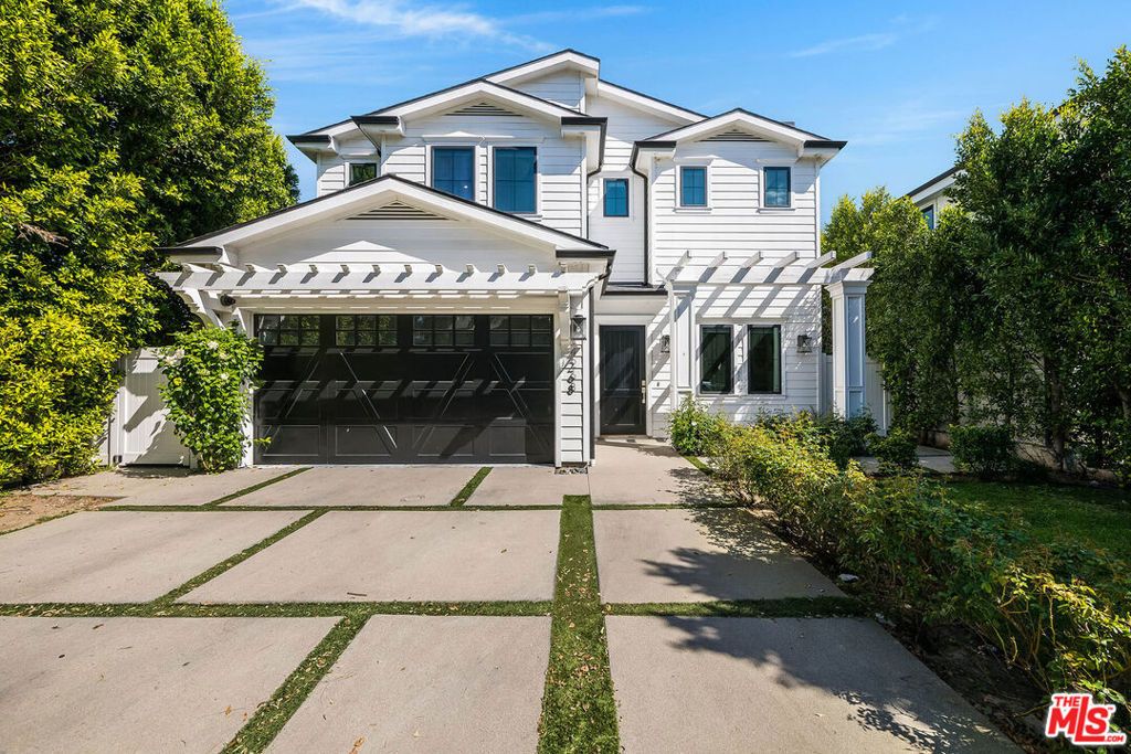 Photo of 4268 Colbath Avenue, Sherman Oaks, CA 91423 (MLS # 26662979)