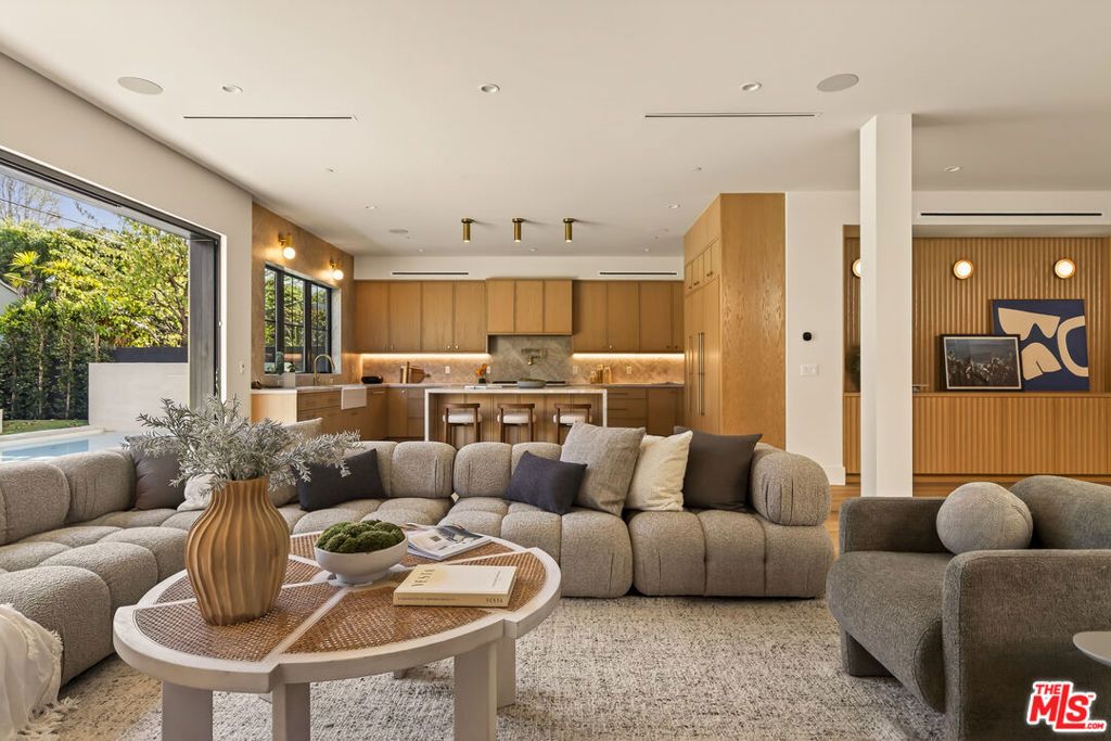 Photo of 11500 Kingsland Street, Los Angeles, CA 90066 (MLS # 26655985)