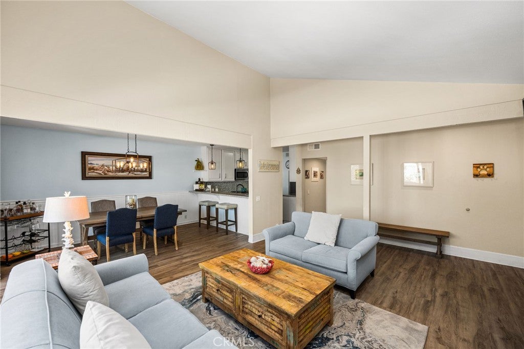 24114 Paseo Corona