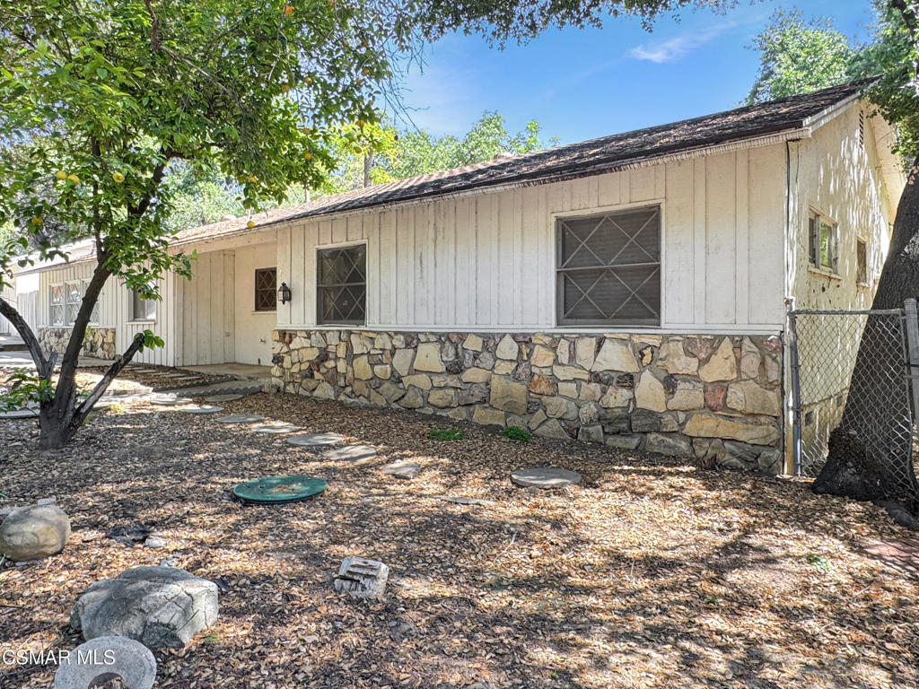 22950 Humming Bird Way